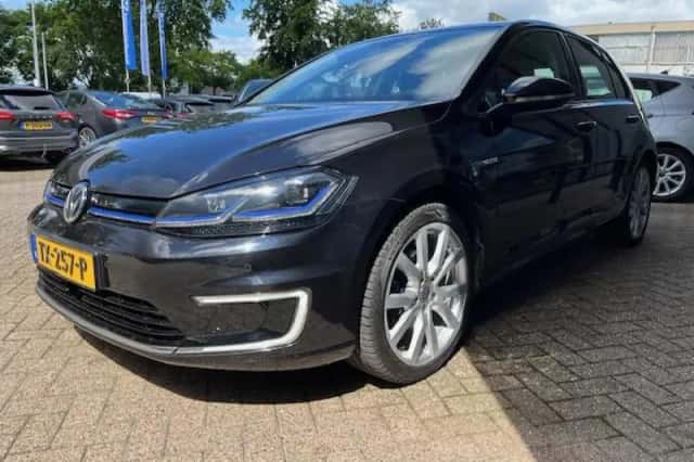 Volkswagen E-Golf (2018) thumbnail 6
