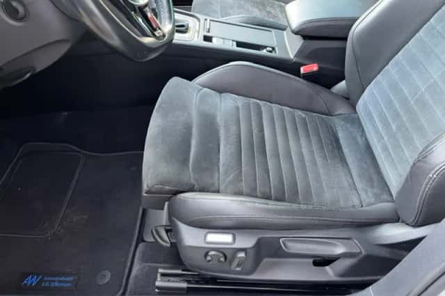 Volkswagen Passat (2015) thumbnail 2