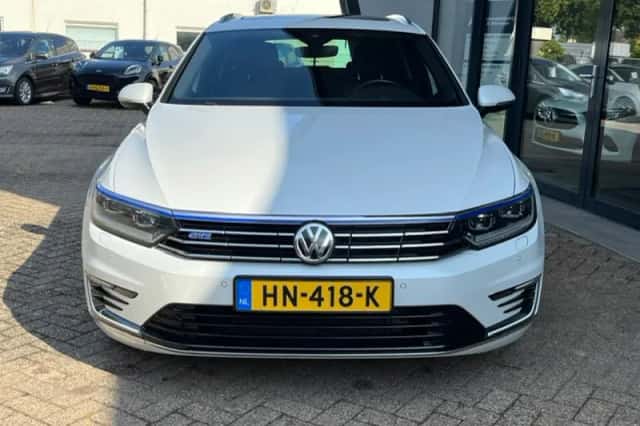 Volkswagen Passat (2015) thumbnail 3