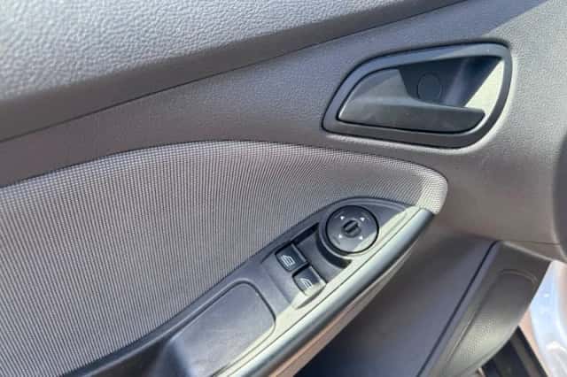 Ford Focus (2014) thumbnail 6