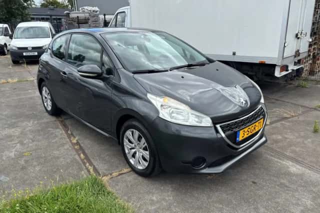 Peugeot 208 (2013) thumbnail 2