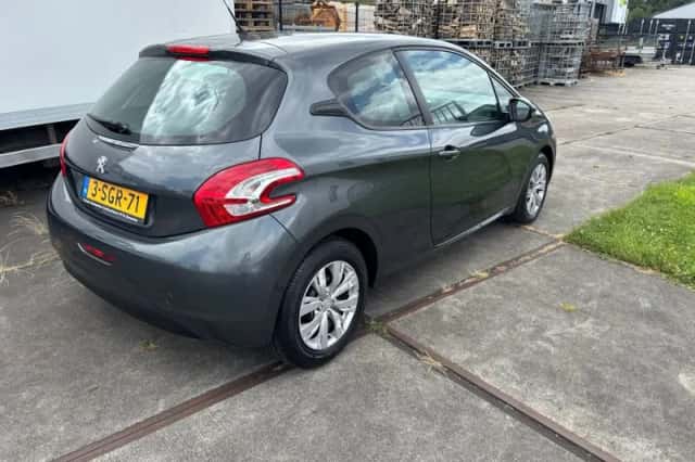 Peugeot 208 (2013) thumbnail 3