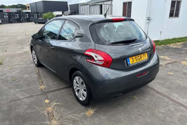 Peugeot 208 (2013) thumbnail 4