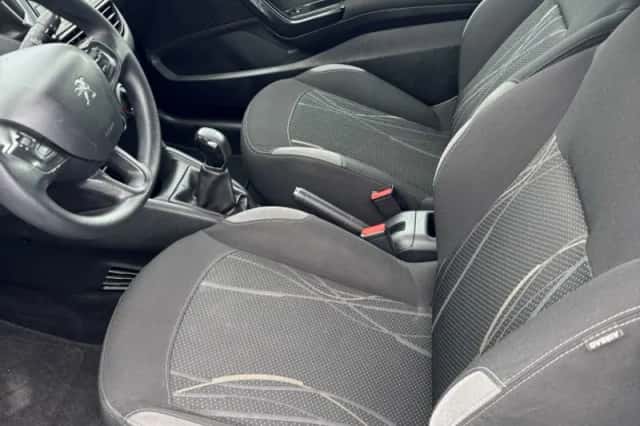Peugeot 208 (2013) thumbnail 6