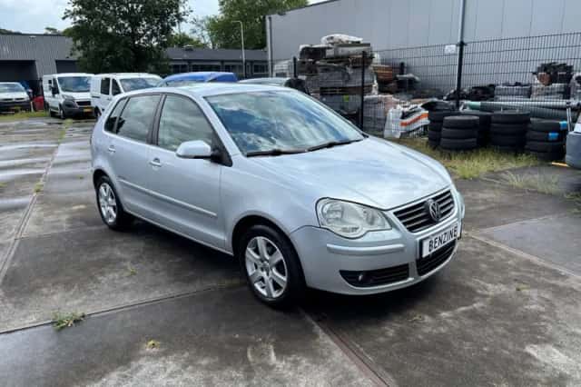 Volkswagen Polo (2009) thumbnail 1