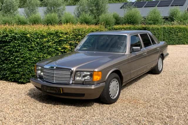 Mercedes-Benz 400-Serie (1989) thumbnail 3