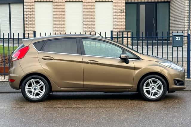 Ford Fiesta (2014) thumbnail 2
