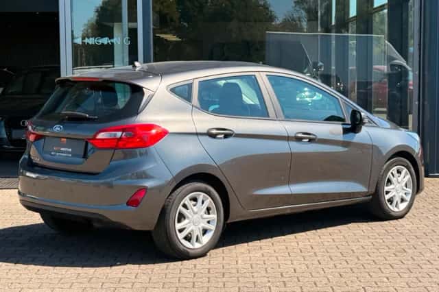 Ford Fiesta (2018) thumbnail 2