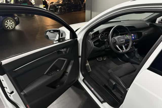 Audi Q3 (2022) thumbnail 5