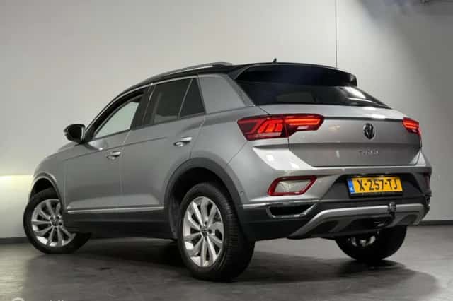 Volkswagen T-Roc (2022) thumbnail 2