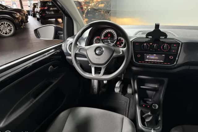 Volkswagen Up! (2018) thumbnail 5