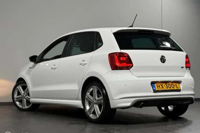 Volkswagen Polo (2016) thumbnail 2