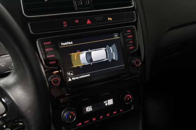 Volkswagen Polo (2016) thumbnail 6