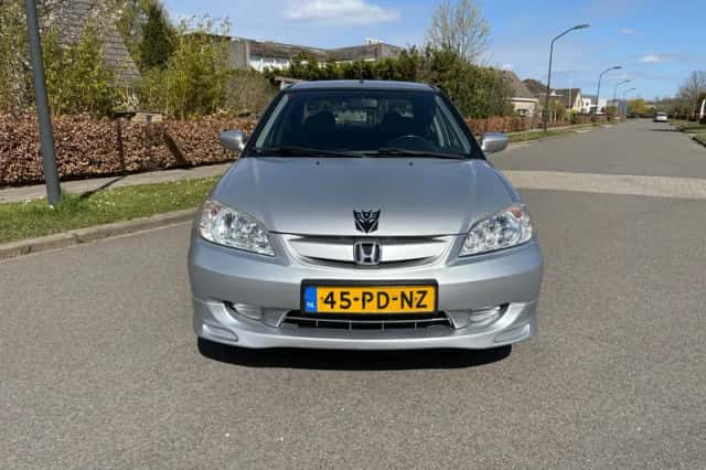 Honda Civic (2004) thumbnail 4