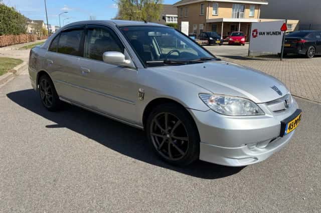 Honda Civic (2004) thumbnail 5