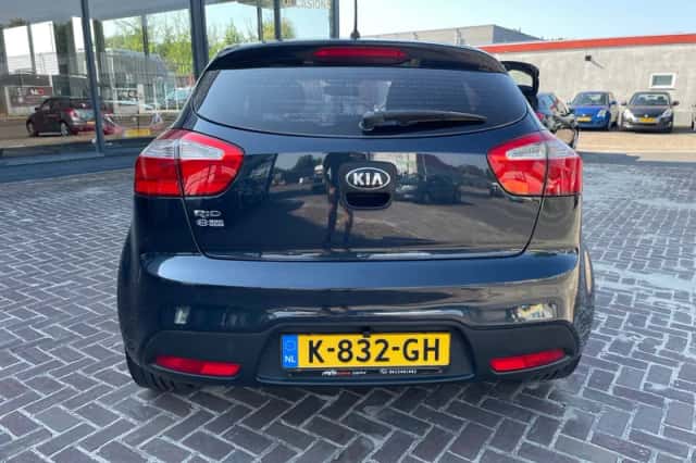 Kia Rio (2013) thumbnail 4