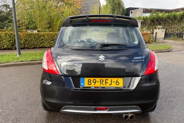 Suzuki Swift (2011) thumbnail 6
