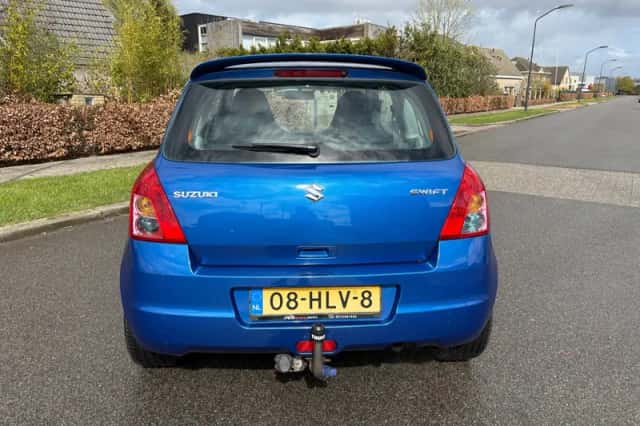 Suzuki Swift (2009) thumbnail 5