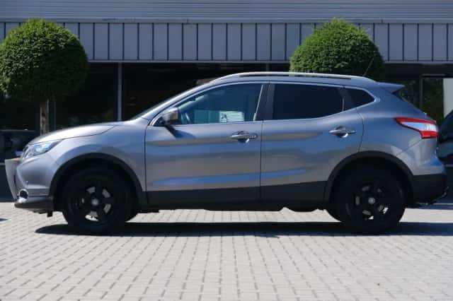 Nissan Qashqai (2015) thumbnail 4