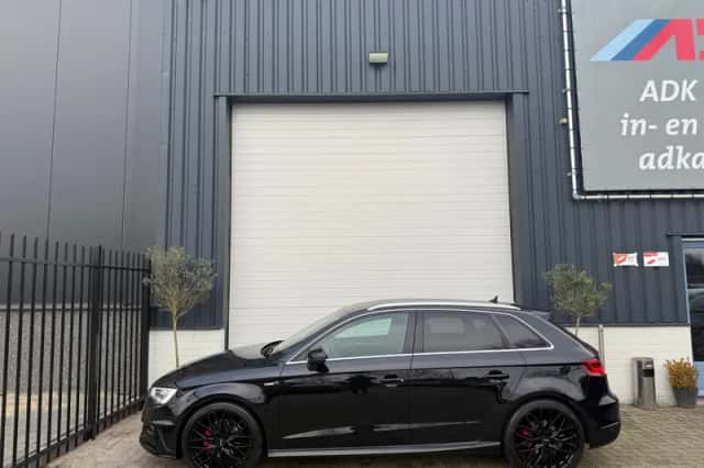 Audi A3 (2016) thumbnail 3