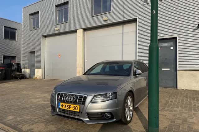 Audi A4 (2009) thumbnail 2