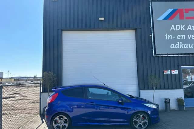 Ford Fiesta (2013) thumbnail 4