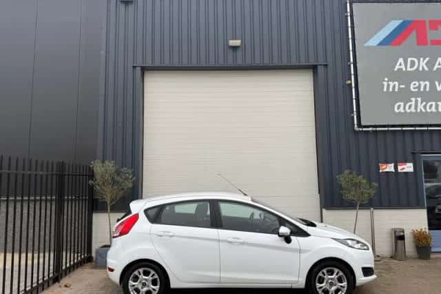 Ford Fiesta (2013) thumbnail 4