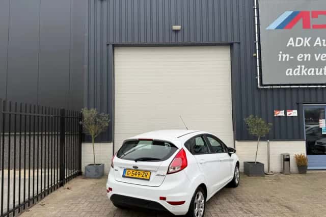 Ford Fiesta (2013) thumbnail 5