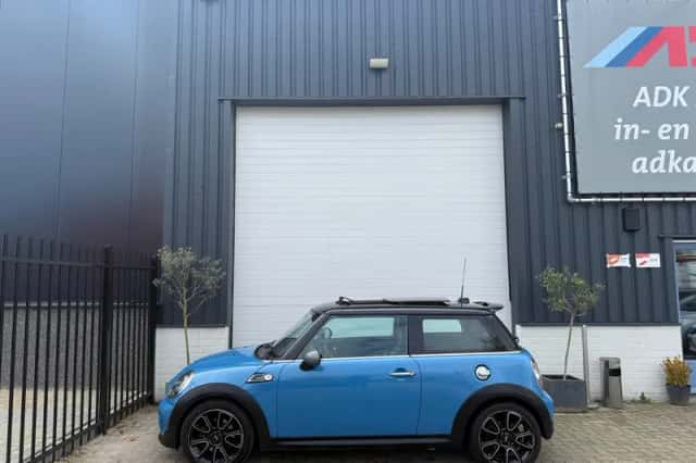 MINI Cooper S (2012) thumbnail 3