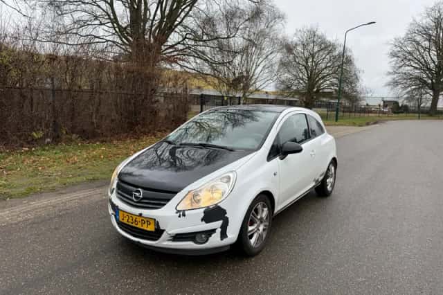 Opel Corsa (2010) thumbnail 1