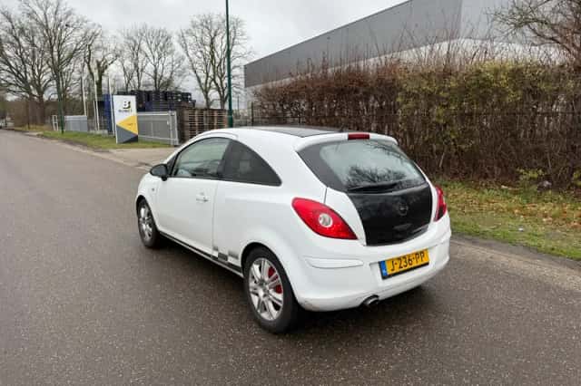Opel Corsa (2010) thumbnail 5