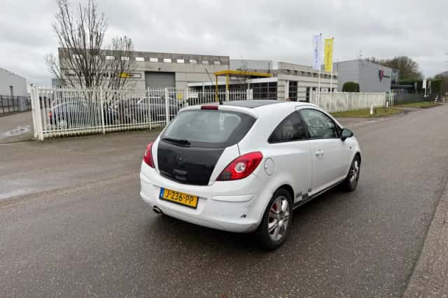 Opel Corsa (2010) thumbnail 6
