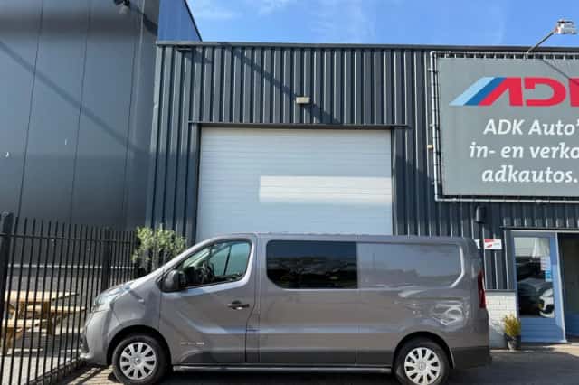 Renault Trafic (2015) thumbnail 3