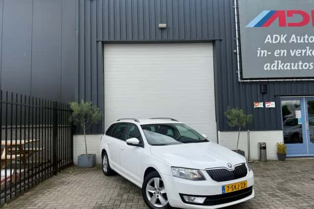 Škoda Octavia (2013) thumbnail 2
