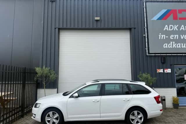 Škoda Octavia (2013) thumbnail 3