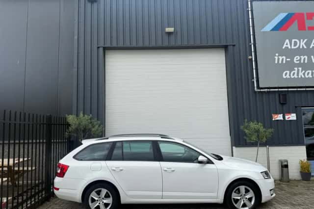 Škoda Octavia (2013) thumbnail 4