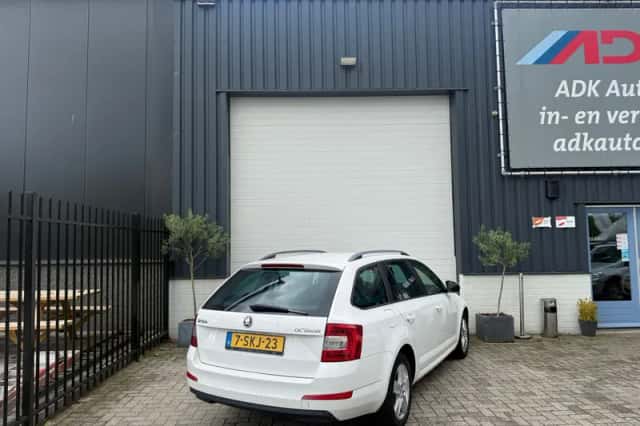 Škoda Octavia (2013) thumbnail 5