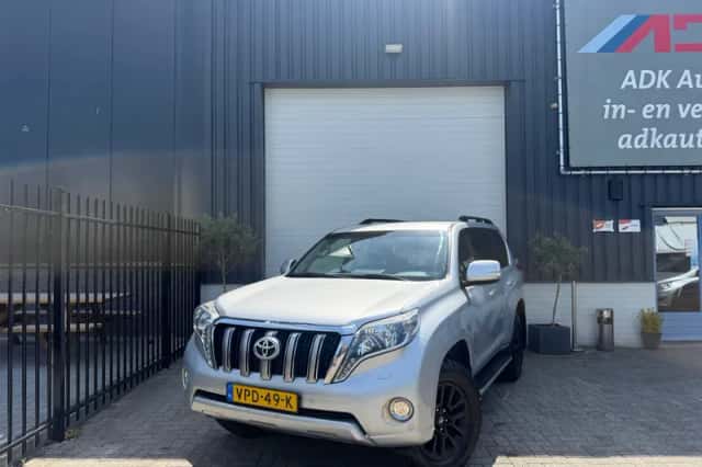 Toyota Land Cruiser (2014) thumbnail 1