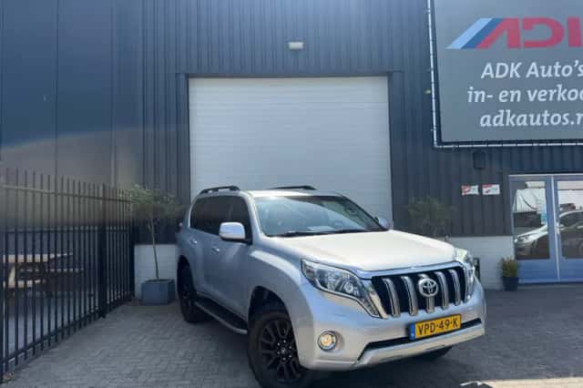 Toyota Land Cruiser (2014) thumbnail 2