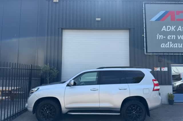 Toyota Land Cruiser (2014) thumbnail 3