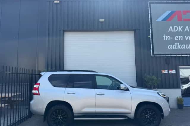 Toyota Land Cruiser (2014) thumbnail 4