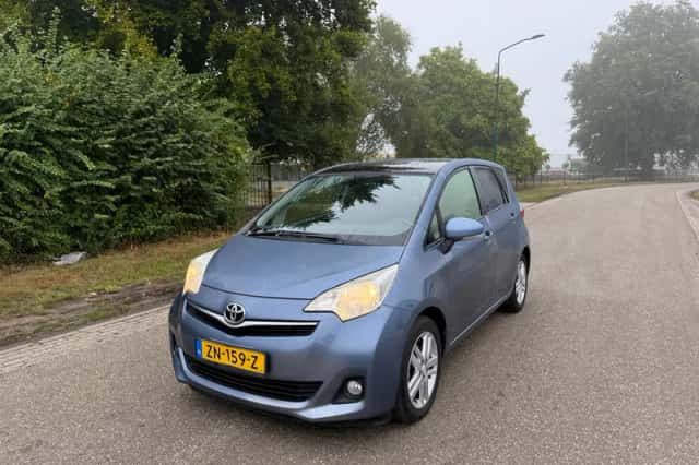 Toyota VERSO-S (2014) thumbnail 1
