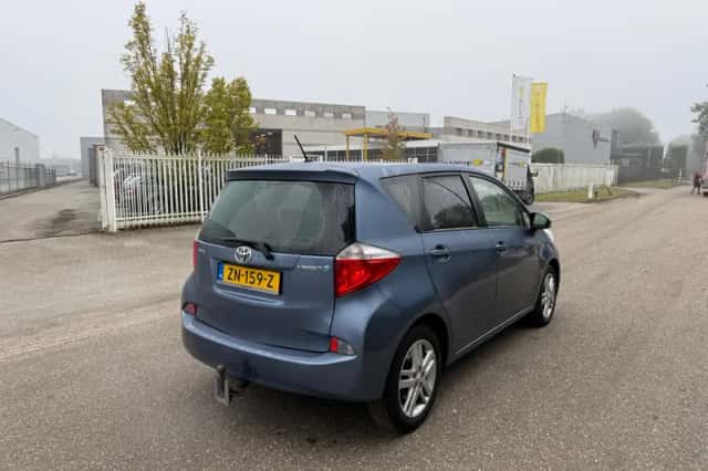 Toyota VERSO-S (2014) thumbnail 6