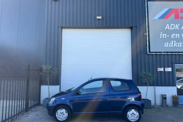 Toyota Yaris (2000) thumbnail 3