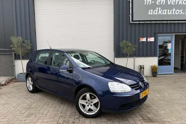 Volkswagen Golf (2009) thumbnail 2