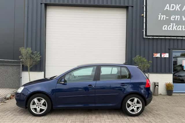 Volkswagen Golf (2009) thumbnail 3
