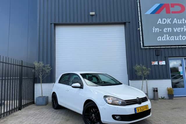Volkswagen Golf (2010) thumbnail 2