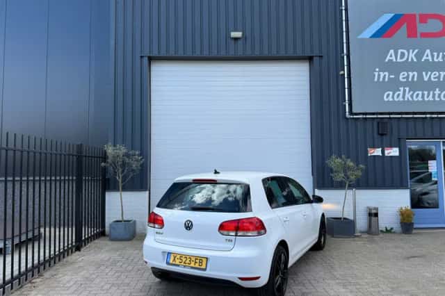 Volkswagen Golf (2010) thumbnail 5