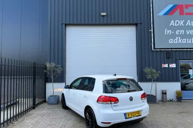 Volkswagen Golf (2010) thumbnail 6
