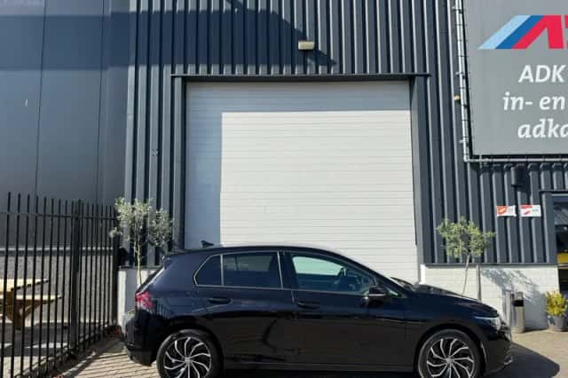 Volkswagen Golf (2020) thumbnail 4